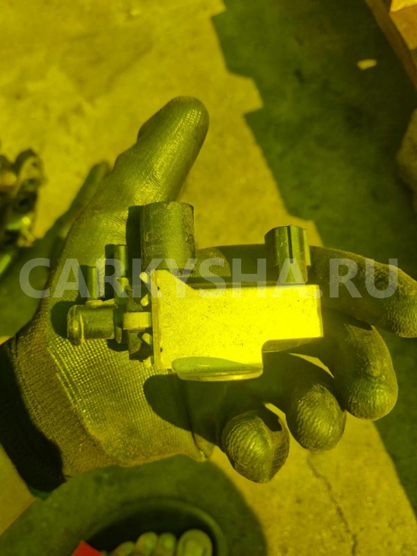 Вакуумный клапан Mitsubishi Delica оригинальный номер 8657A391