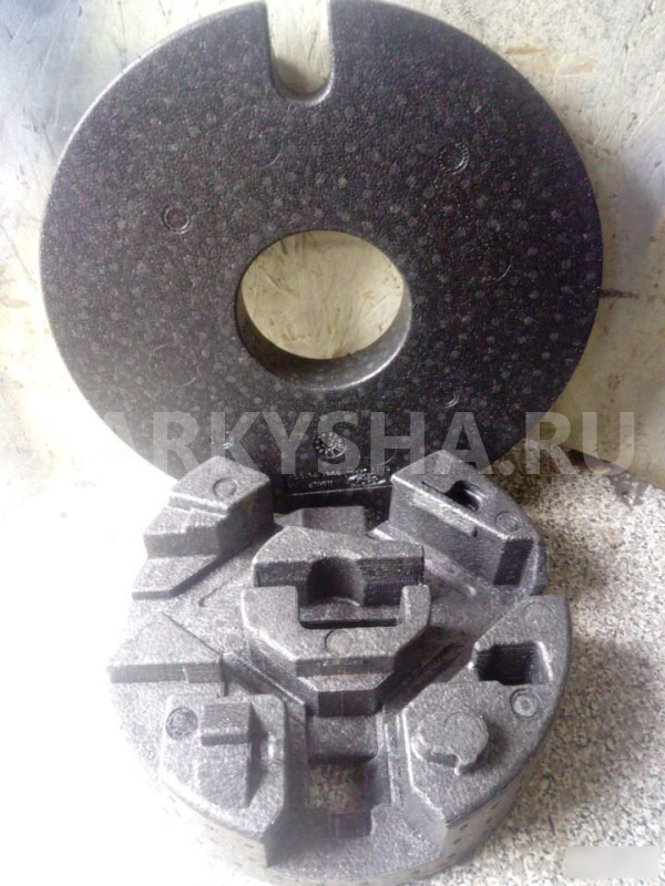 Накладка багажника правая Ford Focus 3 2010-2019 Ford Focus оригинальный номер 061012CB2