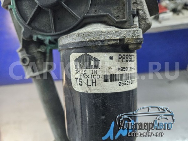 Трапеция стеклоочистителей дворников Discovery 3 Land Rover Discovery оригинальный номер DLB000131