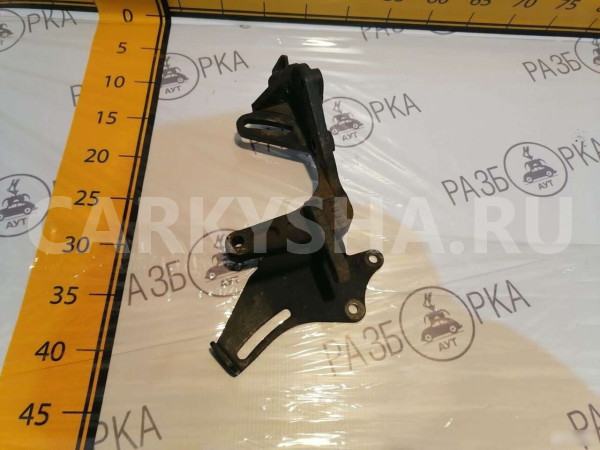 Кронштейн генератора Hyundai sonata EF Hyundai Sonata оригинальный номер 3746123501