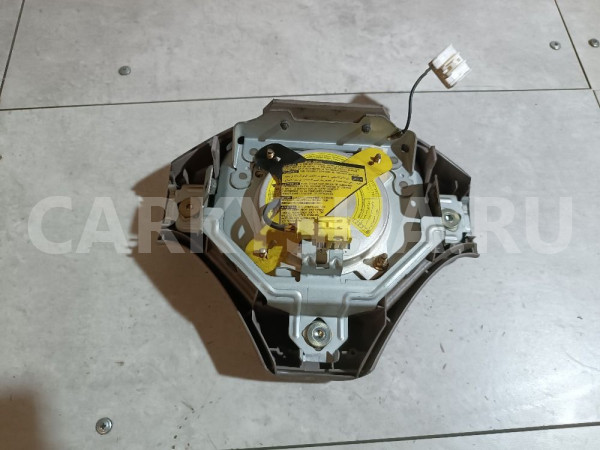 Подушка безопасности в рулевое колесо Toyota Prius оригинальный номер 4513047010B0