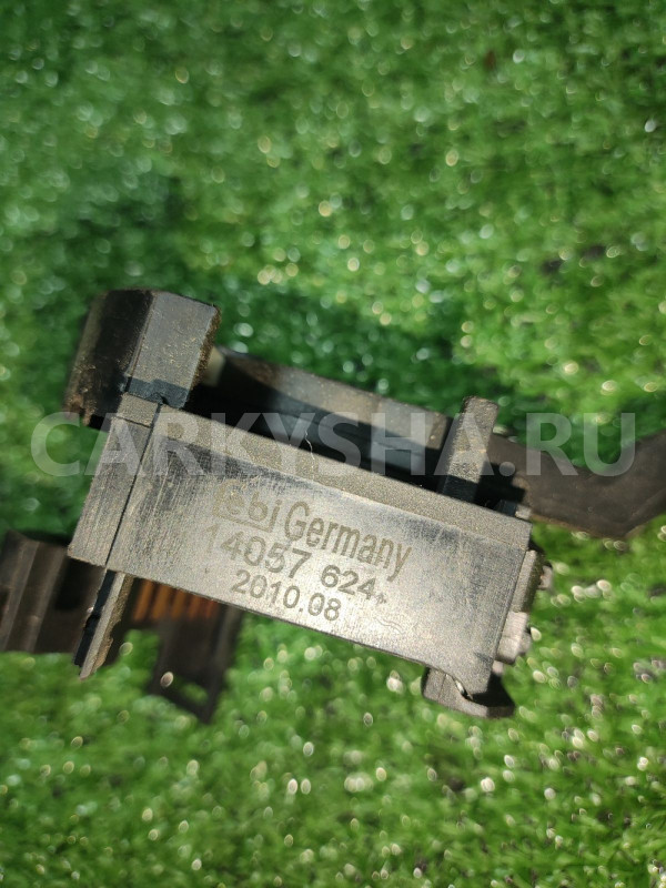 Переключатель стеклоочистителей Volkswagen Volkswagen Golf оригинальный номер 14057624