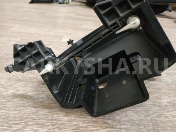 Корпус блока предохранителей салонного Peugeot 206 