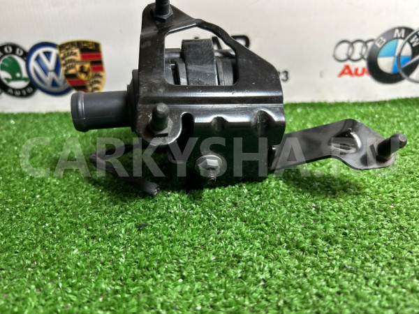 Насос водяной Audi A6 2012 Audi A6