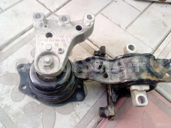 Опора двигателя правая для Фольксваген Поло Polo Volkswagen Polo оригинальный номер 6Q0199555AR