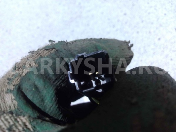 Выключатель концевой Renault Logan II (2012—2018) Renault 12 оригинальный номер 7700429418