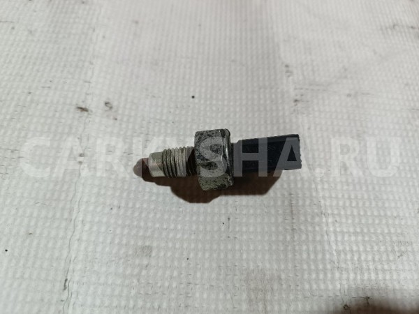 Датчик включения заднего хода Volkswagen Tiguan 