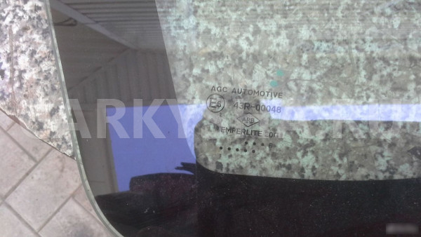 Стекло двери передней правой для Рено Дастер Renau Renault 15 оригинальный номер 803000544R