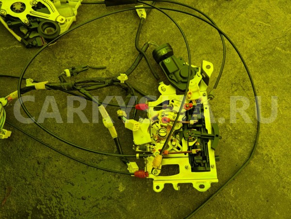 Замок двери Toyota Sienta 