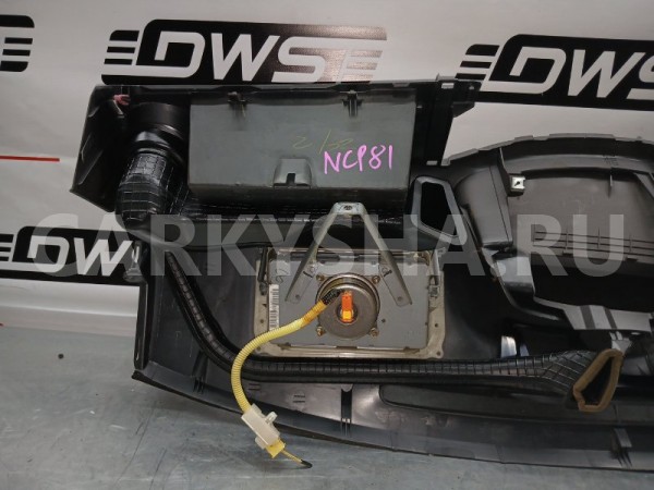 Торпедо Toyota Sienta 