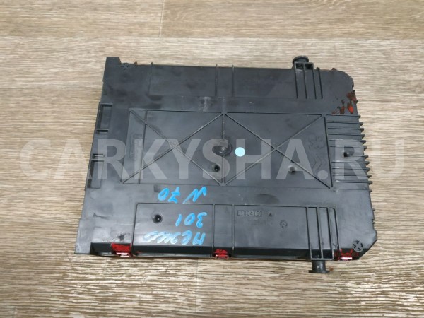 Блок предохранителей салонный Peugeot 301 