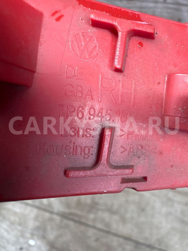 Катафот заднего бампера правый VW Touareg NF Volkswagen Touareg оригинальный номер 7p6945106