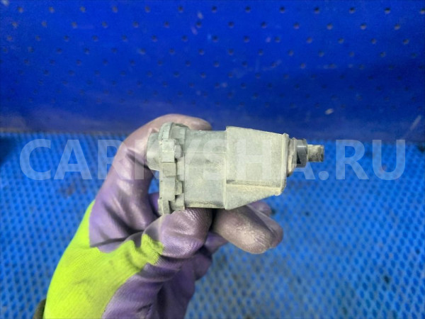 Активатор замка крышки бензобака Polo  5 Volkswagen Polo оригинальный номер 5C6810773H