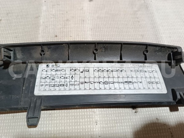 Крышка блока предохранителей Skoda Fabia 