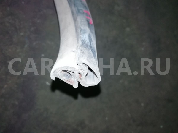 Уплотнитель двери Toyota Land Cruiser 100 (1998—2002) Toyota Land Cruiser оригинальный номер 6786160100