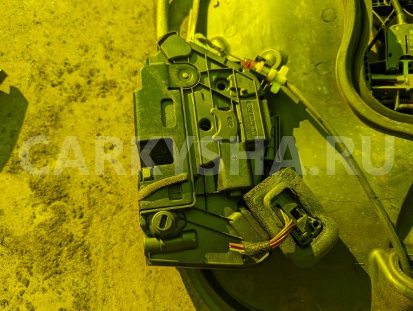 Замок двери Volkswagen Polo 