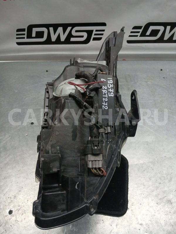 Фара Toyota Avensis 