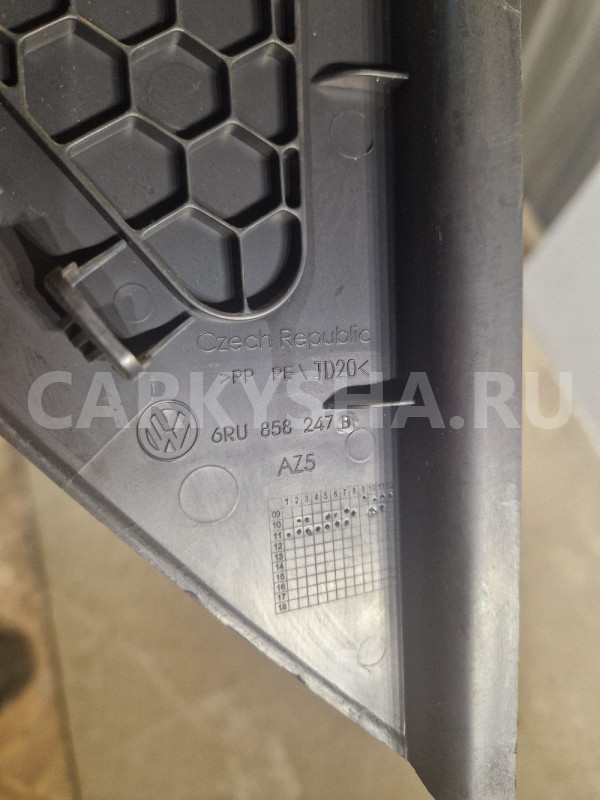 Накладка торпедо левая Volkswagen Polo Sedan Volkswagen Polo оригинальный номер 6RU858247B