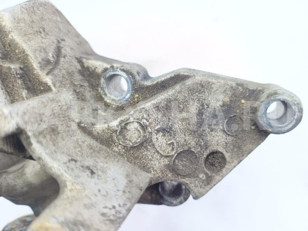 Кронштейн генератора Peugeot 406 2002 5706E8 406 Peugeot 406 