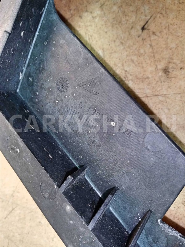 Название детали Кронштейн фар левый Модель BMW X3 E83 BMW X3 оригинальный номер 63126939199