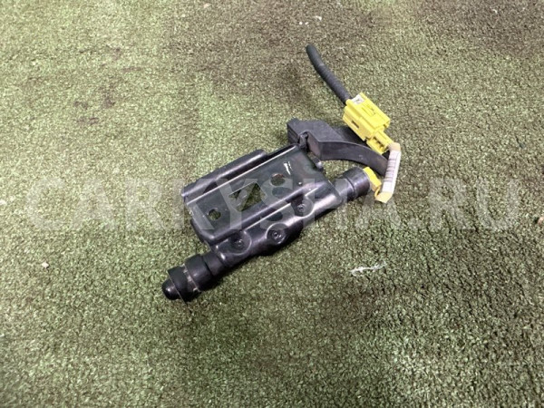 Пиропатрон капота Lexus is 2013-2020 5346053020, правый Lexus IS 