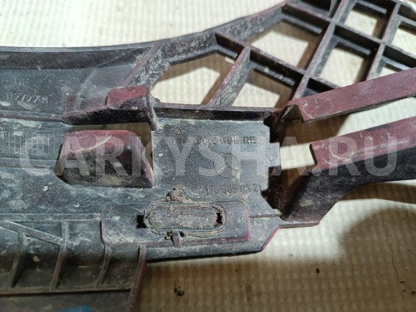 Кронштейн переднего бампера правый Mercedes-Benz A-klasse 