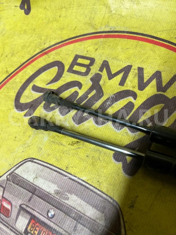 Упор капота передний BMW 3 E46 M43 1999 BMW 3er 