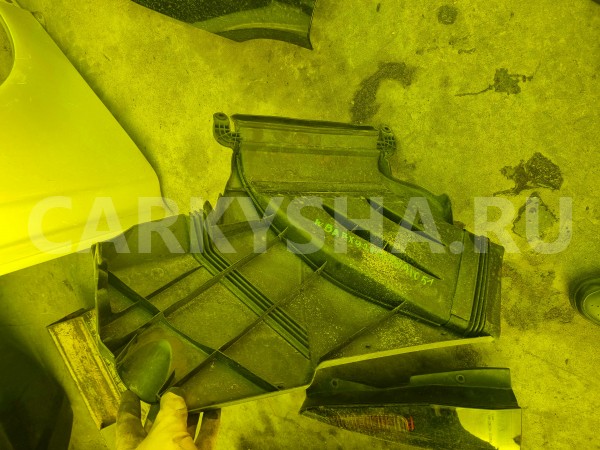 Декоративная крышка двс BMW 3er 