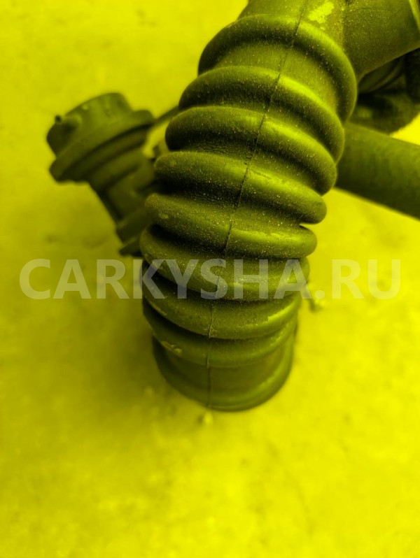 Патрубок воздушного фильтра Mitsubishi Pajero оригинальный номер MR314645