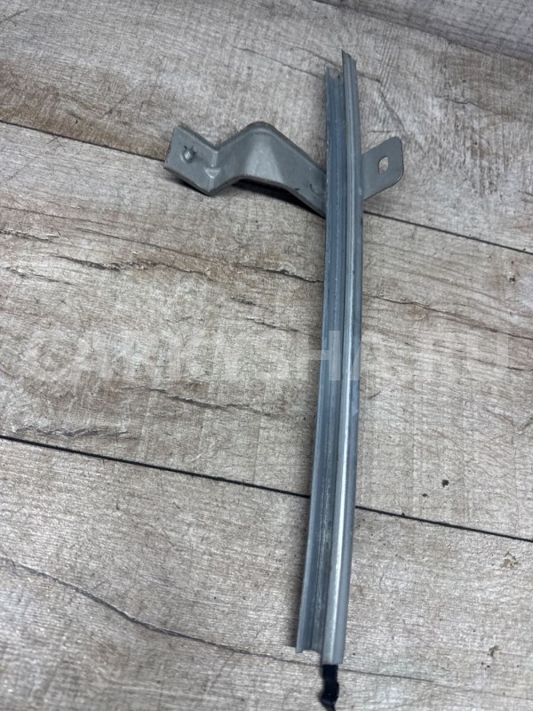 Направляющая стекла двери Nissan Qashqai I рестайлинг (2010—2013) Nissan Qashqai оригинальный номер 45673