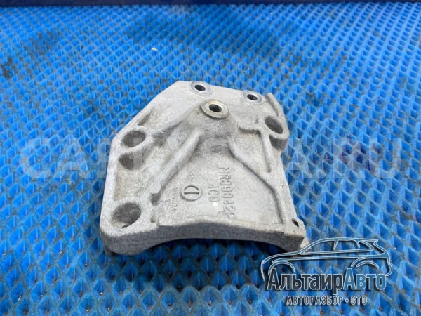 Кронштейн компрессора кондиционера Pajero 3 Mitsubishi i оригинальный номер mr398429