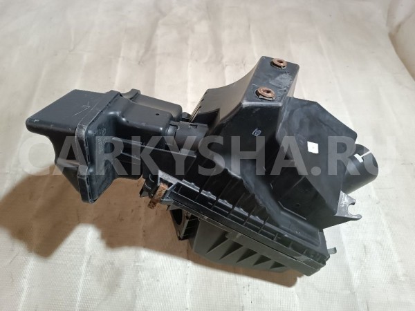 Корпус воздушного фильтра Nissan Bluebird Sylphy оригинальный номер 165006N000
