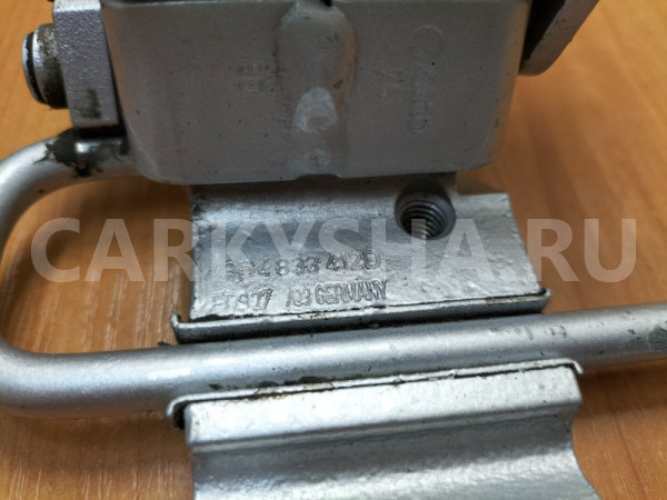 Петля двери нижняя задняя правая Volkswagen Passat Volkswagen Passat оригинальный номер 3B4833412D