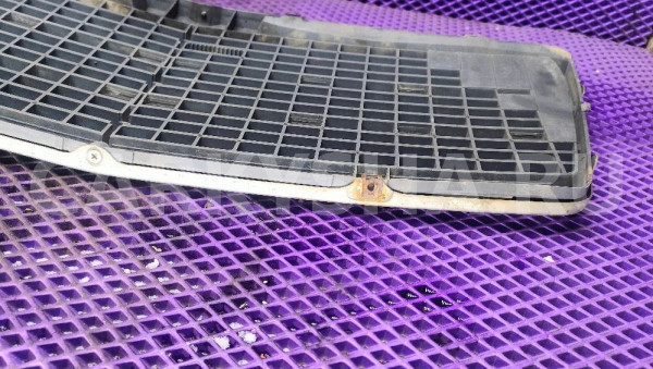 Решётка радиатора Mercedes W210 Mercedes-Benz E-klasse оригинальный номер 2108880023