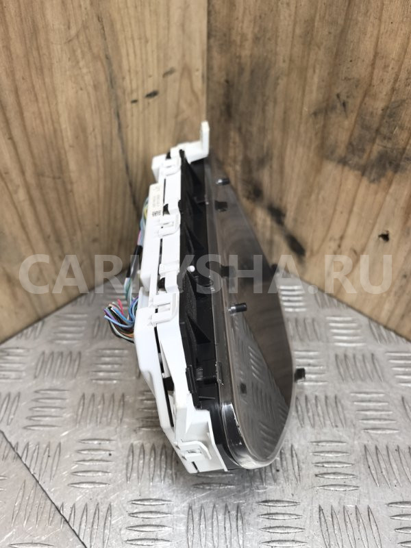 Панель приборов Toyota Sienta 
