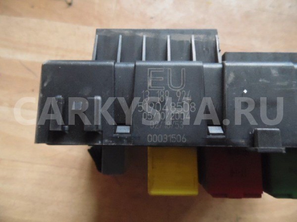 Блок предохранителей Opel Vectra C (2002—2005) Opel Vectra оригинальный номер 13189924EU