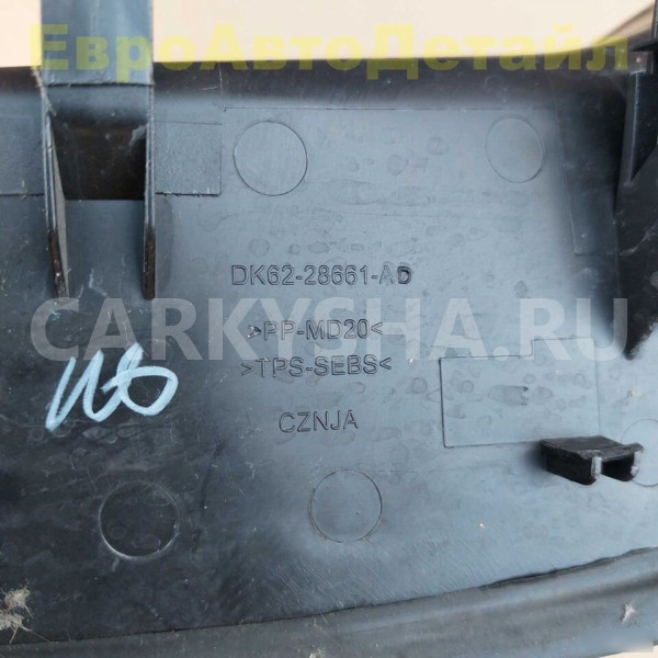 Крышка фонаря багажника Range Rover Sport 2 (L494) Land Rover Range Rover оригинальный номер LR056799