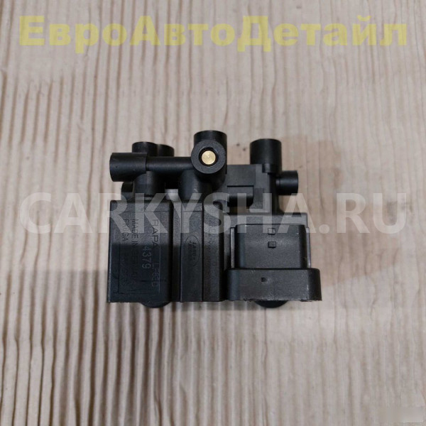 Клапан пневмоподвески Range Rover L460 / L461 Land Rover Range Rover оригинальный номер LR153321