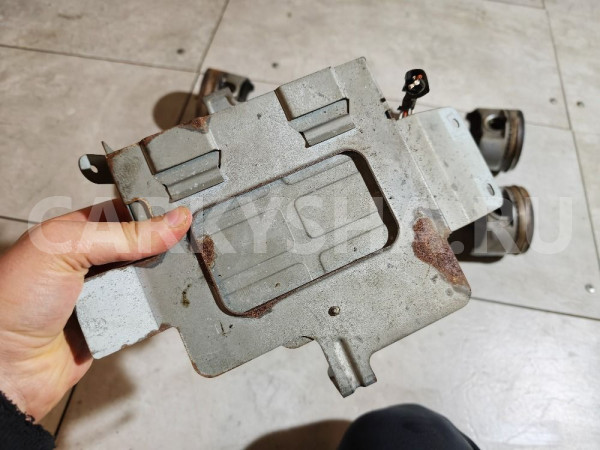 Блок управления двигателем Nissan Bluebird оригинальный номер 237100E010