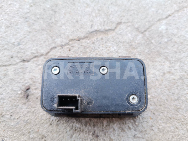 Кнопка открывания багажника A2128210551 Mercedes-Benz E-класс W212 Mercedes-Benz E-klasse оригинальный номер A2128210551