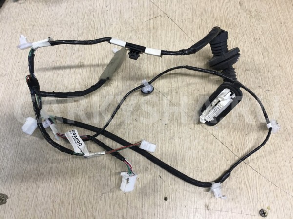 Проводка двери задняя правая Toyota Camry VII (XV50) оригинальный номер 82153-06350