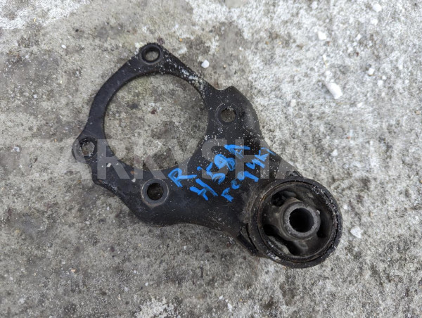 Подушка редуктора Mitsubishi Pajero оригинальный номер MR150468