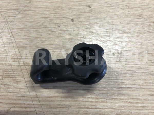 Крючок сетки багажа Toyota Camry VIII (XV70) Рестайлинг – седан оригинальный номер 64725-33090-C0