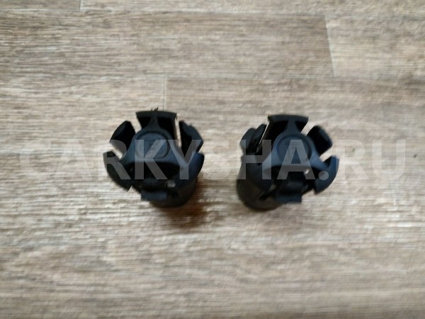 Кронштейн радиатора Mazda 3 