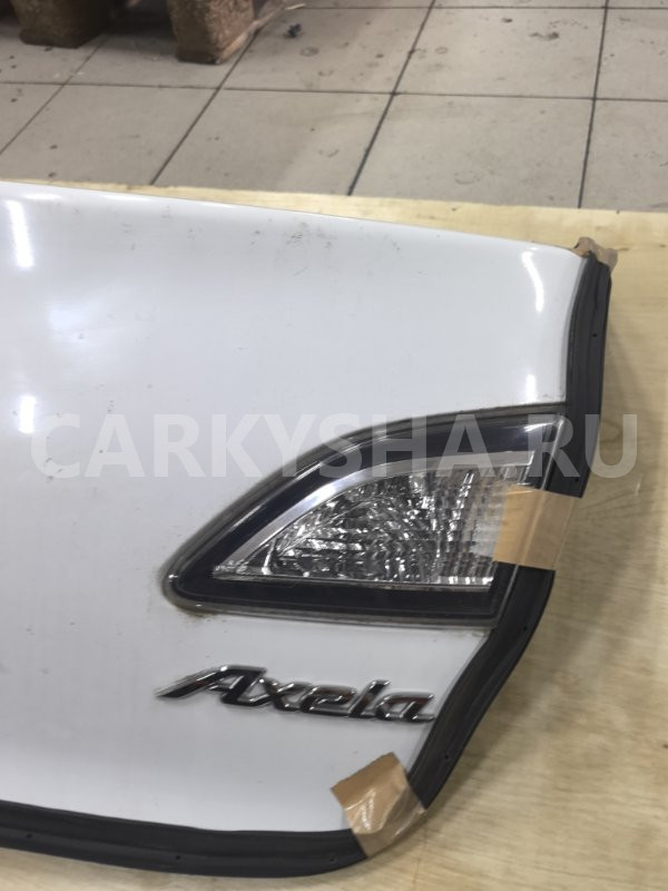 Крышка багажника Mazda Axela 