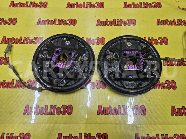 Механизм стояночного тормоза Renault Sandero 