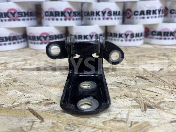 Петля задней левой двери нижняя Toyota Fortuner II – внедорожник 5 дв. оригинальный номер 68780-0D030