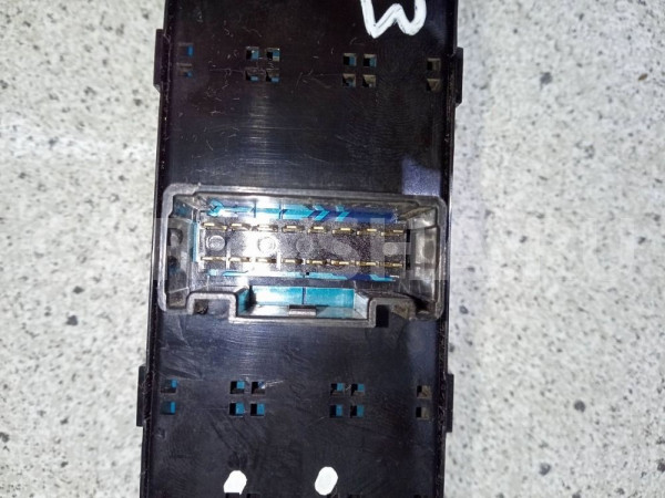 Блок управления стеклоподъёмниками RIO 3 QB 2012 Kia Rio оригинальный номер 935704Y200