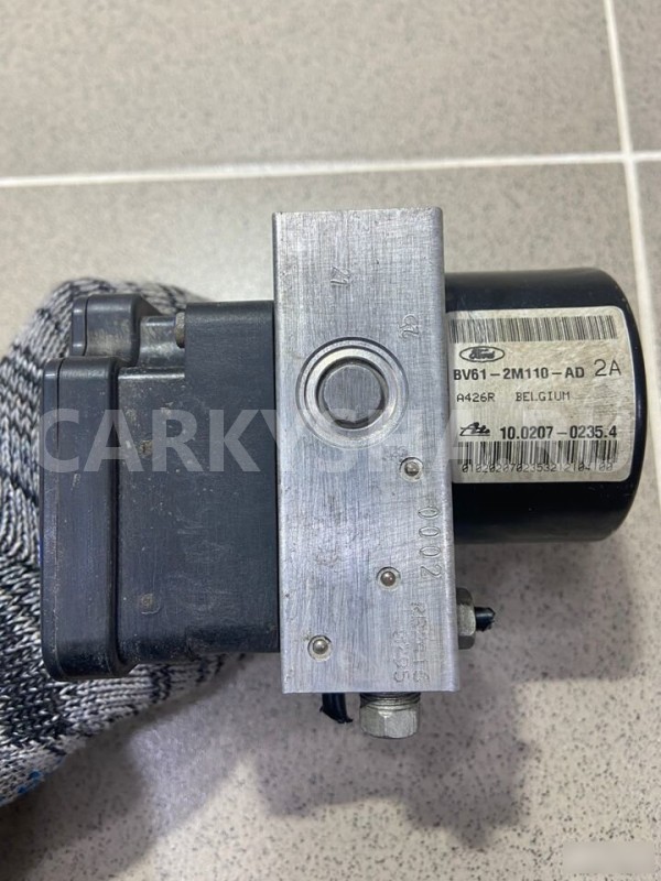 Блок ABS Ford Focus 3 2012 г Ford Focus оригинальный номер BV612M110AD