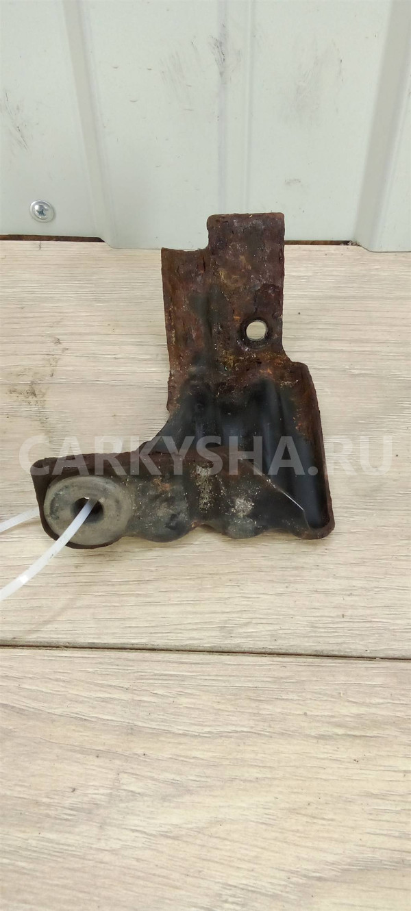 Кронштейн радиатора кондиционера Nissan X-Trail (T30) 2001-2006 Nissan X-Trail оригинальный номер 921124M411